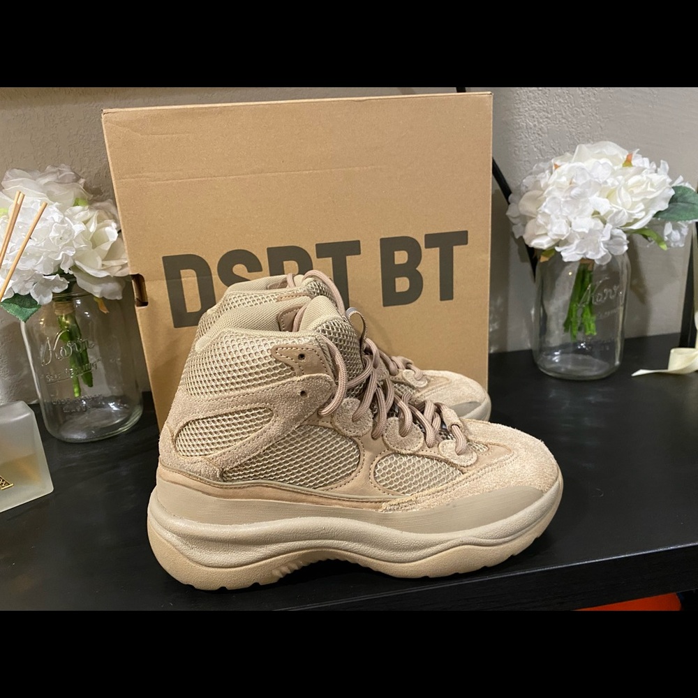 Yeezy Desert Boot Color Rock Size 6.5 mens